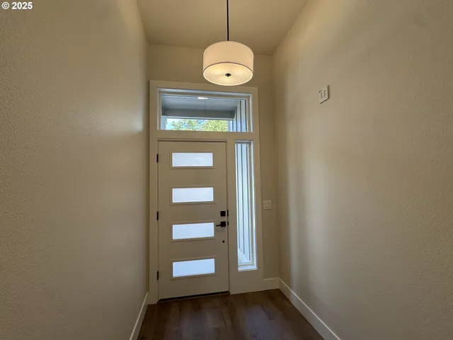 $879,940 | 14198 Southeast Iseli Lane, Clackamas, OR 97015