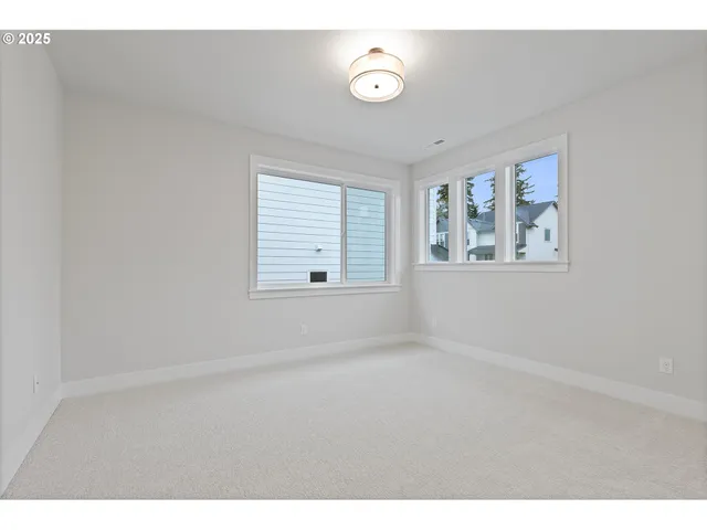 $879,940 | 14198 Southeast Iseli Lane, Clackamas, OR 97015