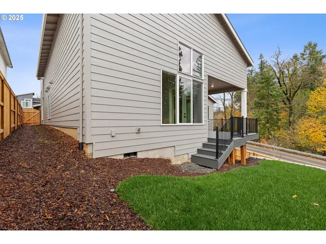 $879,940 | 14198 Southeast Iseli Lane, Clackamas, OR 97015