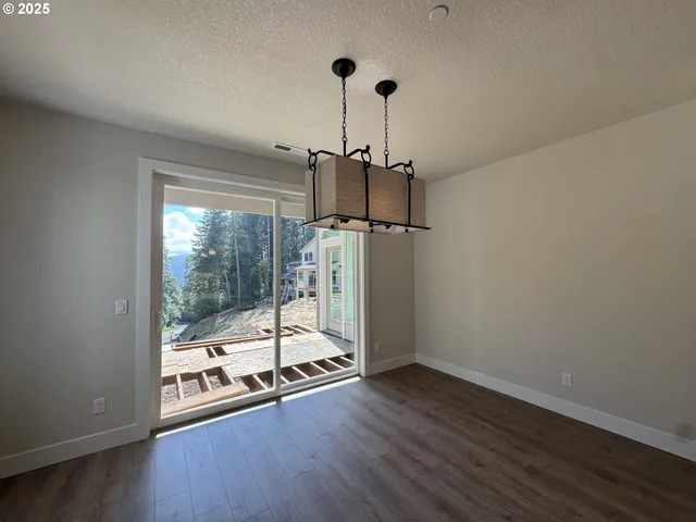 $879,940 | 14198 Southeast Iseli Lane, Clackamas, OR 97015