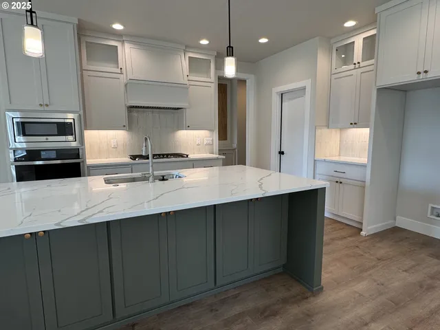 $879,940 | 14198 Southeast Iseli Lane, Clackamas, OR 97015