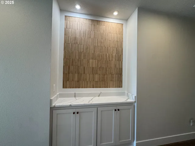 $879,940 | 14198 Southeast Iseli Lane, Clackamas, OR 97015