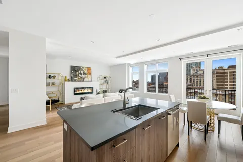 $5,547 | 434 West Melrose Street, Unit 402, Chicago, IL 60657