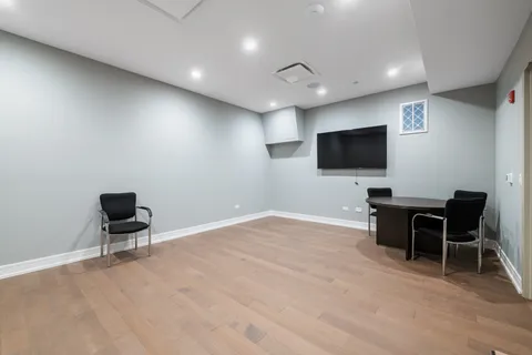 $5,547 | 434 West Melrose Street, Unit 402, Chicago, IL 60657