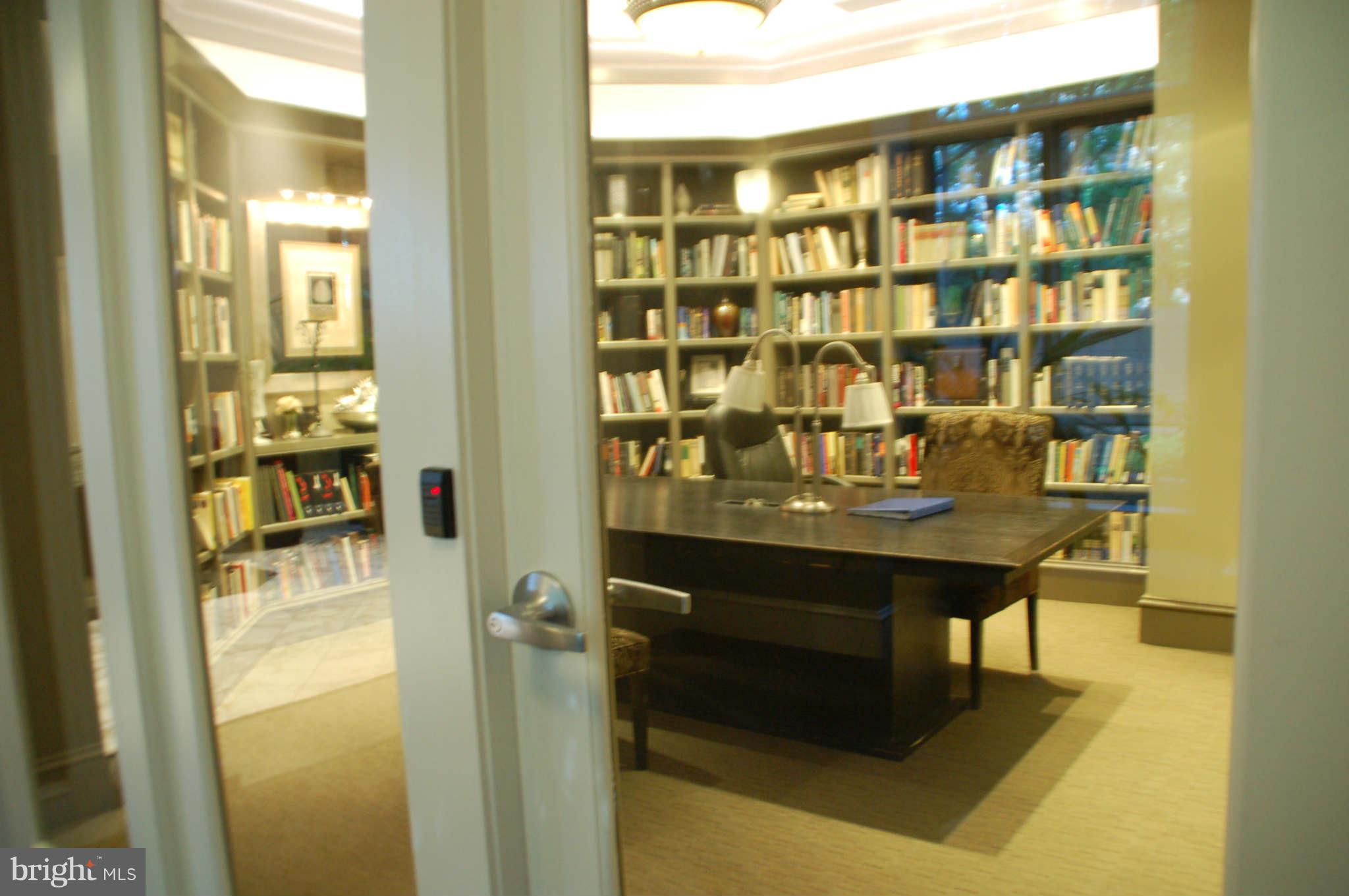 851 North Glebe Road, Unit 1015 Arlington, VA 22203 - Photo 4 of 19 a view of a bathroom with a table and a potted plant