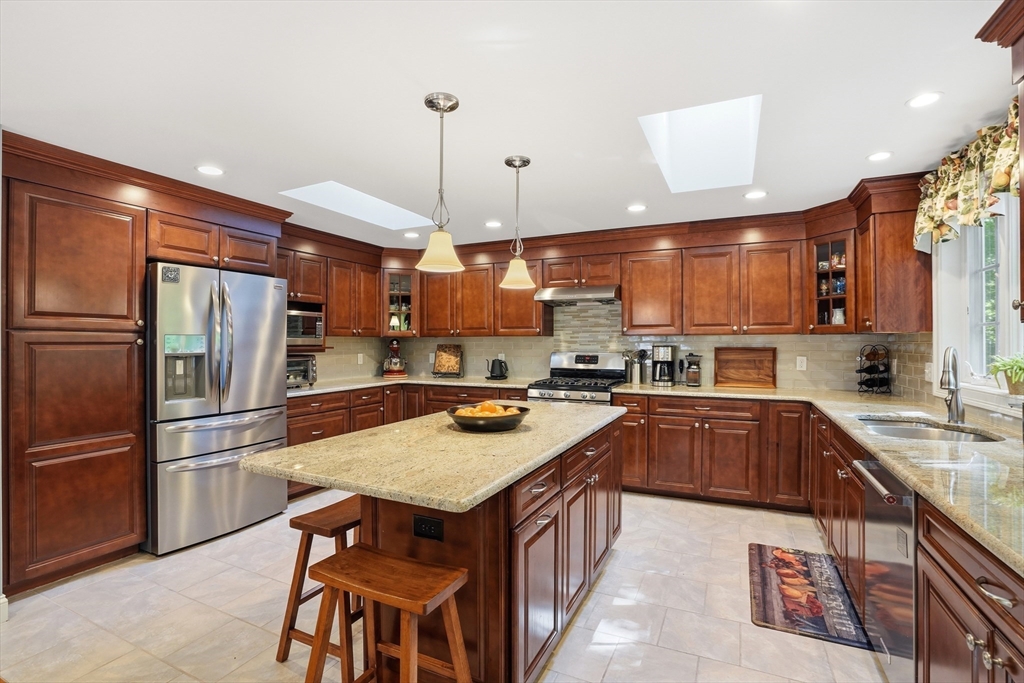22 Longmeadow Drive Canton, MA 02021 - Photo 6 of 42