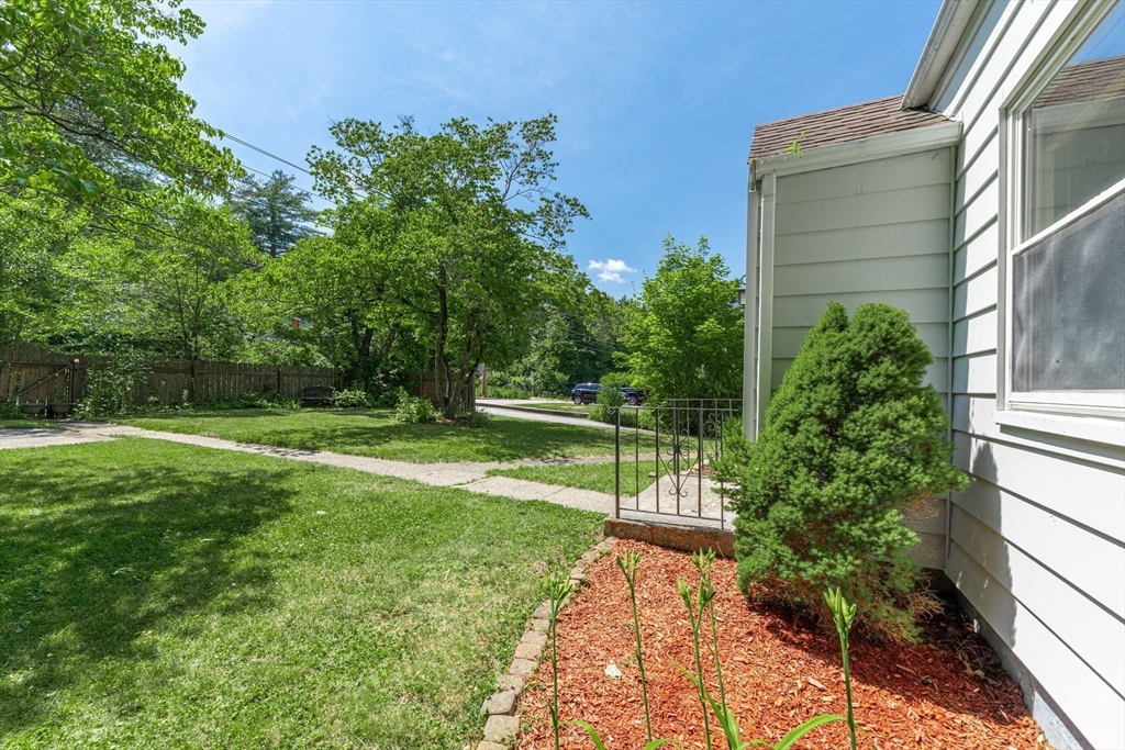 152 Southbridge Road Dudley, MA 01571 - Photo 32 of 33