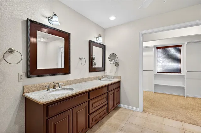 $450,000 | 594 Lukehaven Drive, Pottsboro, TX 75076