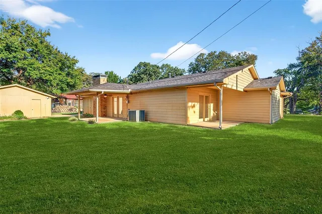 $450,000 | 594 Lukehaven Drive, Pottsboro, TX 75076