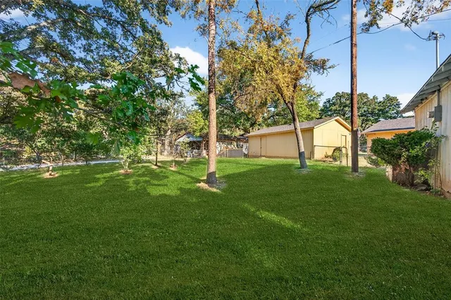 $450,000 | 594 Lukehaven Drive, Pottsboro, TX 75076