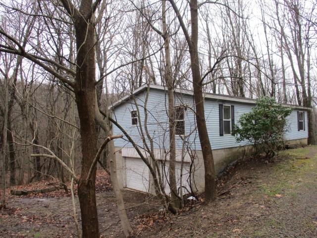 233 Leslie Road Valencia, PA 16059 - Photo 8 of 9 Gallery Image 8