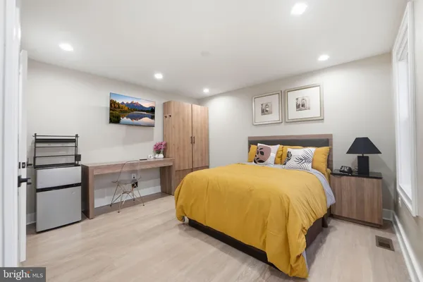 $1,200 | 6314 Barrs Lane, Lanham, MD 20706