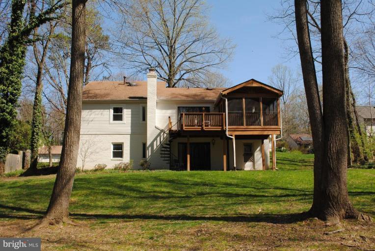 11709 Riders Lane Reston, VA 20191 - Photo 14 of 24 Deck