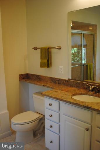 11709 Riders Lane Reston, VA 20191 - Photo 3 of 24 Granite and Ceramic Tile