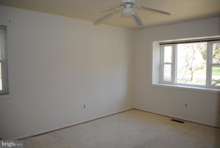 11709 Riders Lane Reston, VA 20191 - Photo 6 of 24 Windows on 2 walls