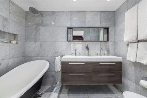 $2,500,000 | 221 Hope Street, Unit 2, Bristol, RI 02809