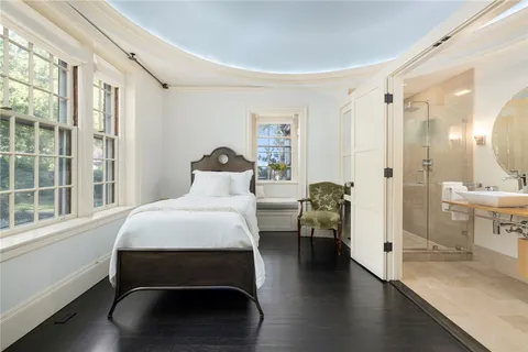 $2,500,000 | 221 Hope Street, Unit 2, Bristol, RI 02809