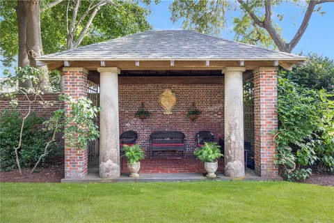 $2,500,000 | 221 Hope Street, Unit 2, Bristol, RI 02809