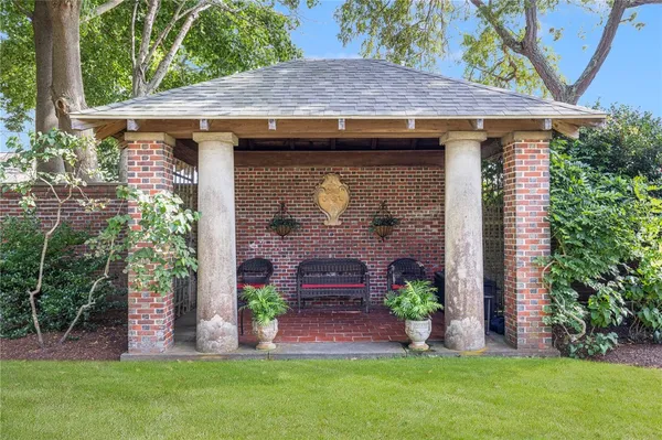 $2,500,000 | 221 Hope Street, Unit 2, Bristol, RI 02809