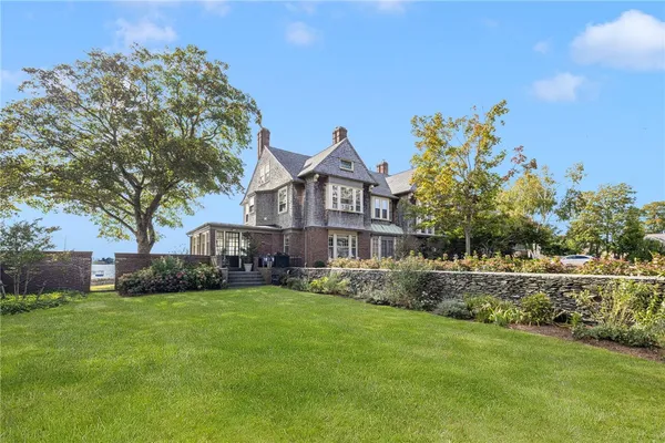 $2,500,000 | 221 Hope Street, Unit 2, Bristol, RI 02809