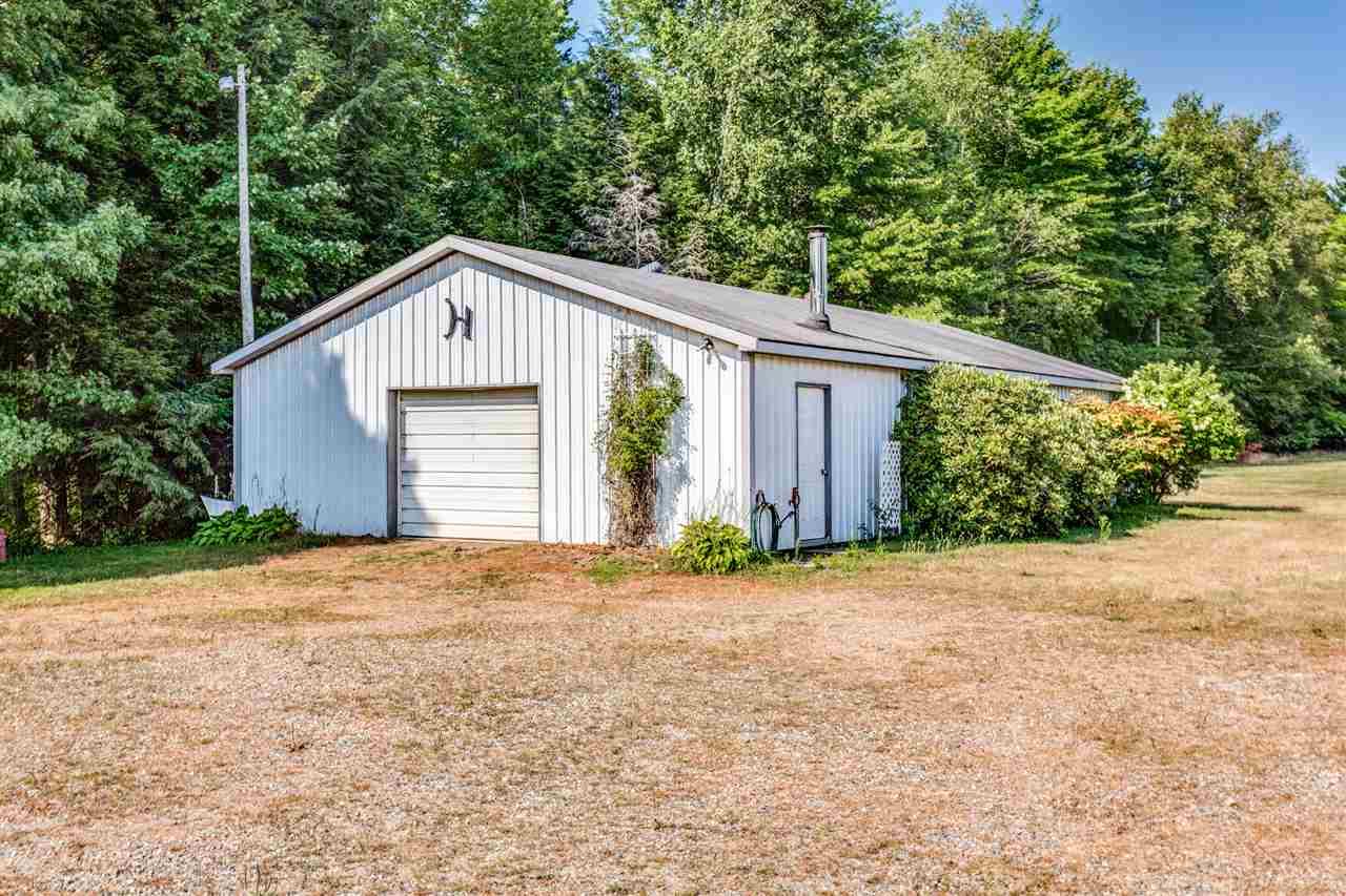 2390 Lakeshore Road Applegate, MI 48401 - Photo 5 of 38