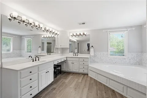 $699,950 | 5475 West 85th Terrace, Prairie Village, KS 66207