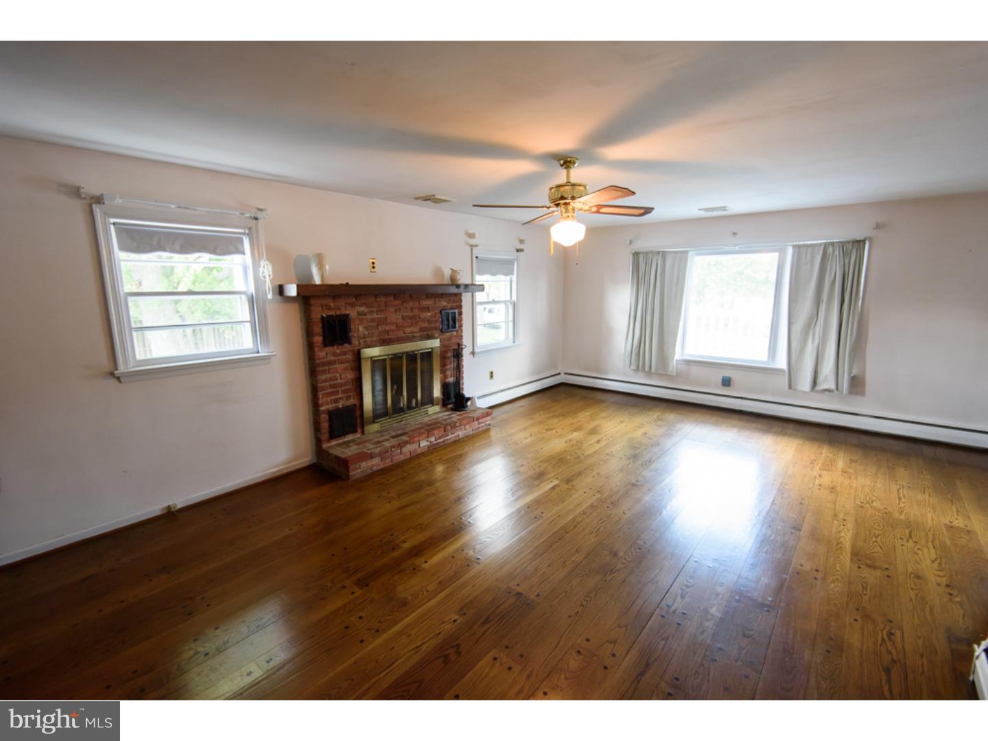 121 New Galena Road Chalfont, PA 18914 - Photo 4 of 23 Living Room