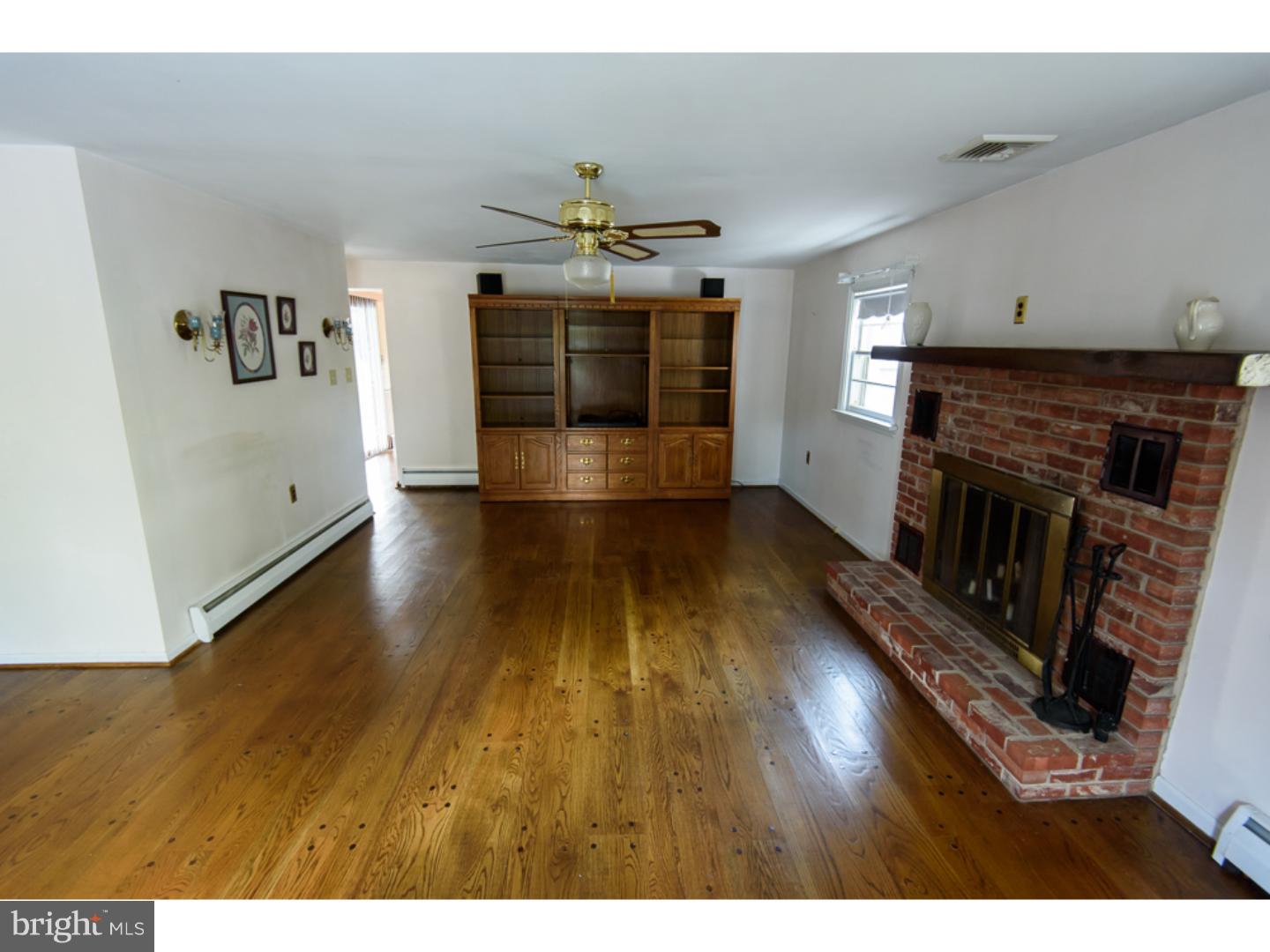 121 New Galena Road Chalfont, PA 18914 - Photo 5 of 23 Living Room