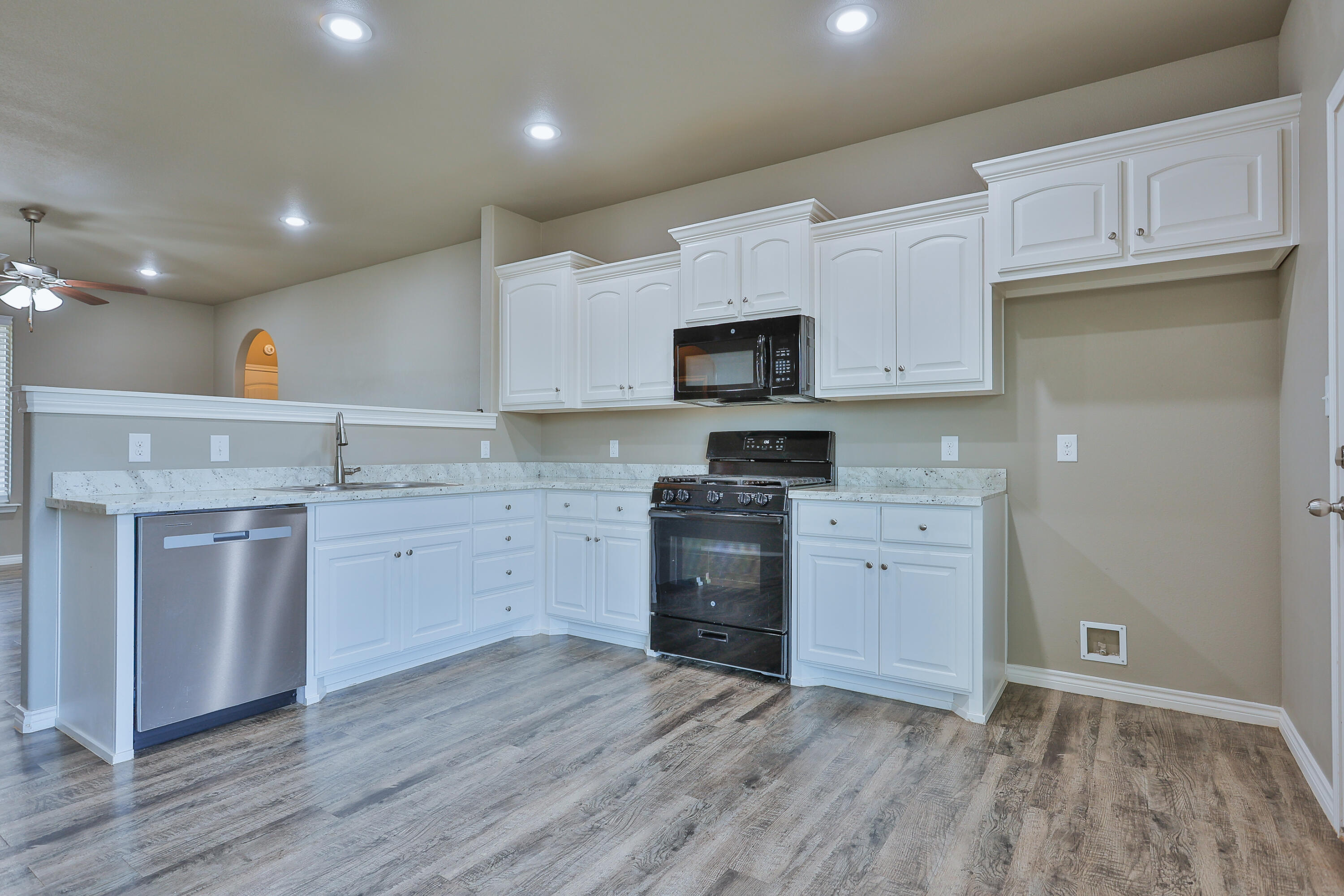 9804 Avenue R Lubbock, TX 79423 - Photo 6 of 23 9804-Ave-R-007