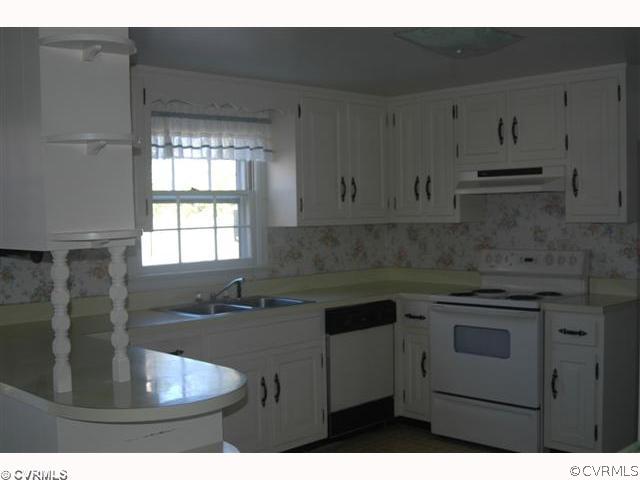 2800 Rothland Drive Richmond, VA 23294 - Photo 3 of 10 Exterior Front - Kitchen