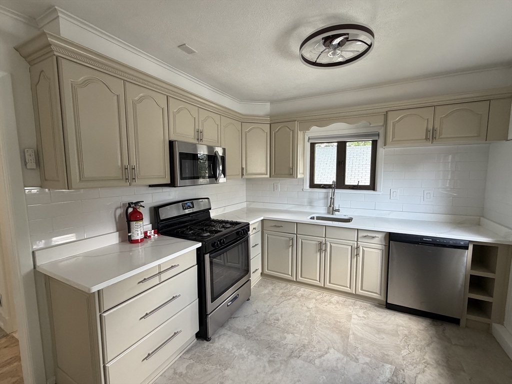 15 Linwood Street, Unit 2 Saugus, MA 01906 - Photo 3 of 15
