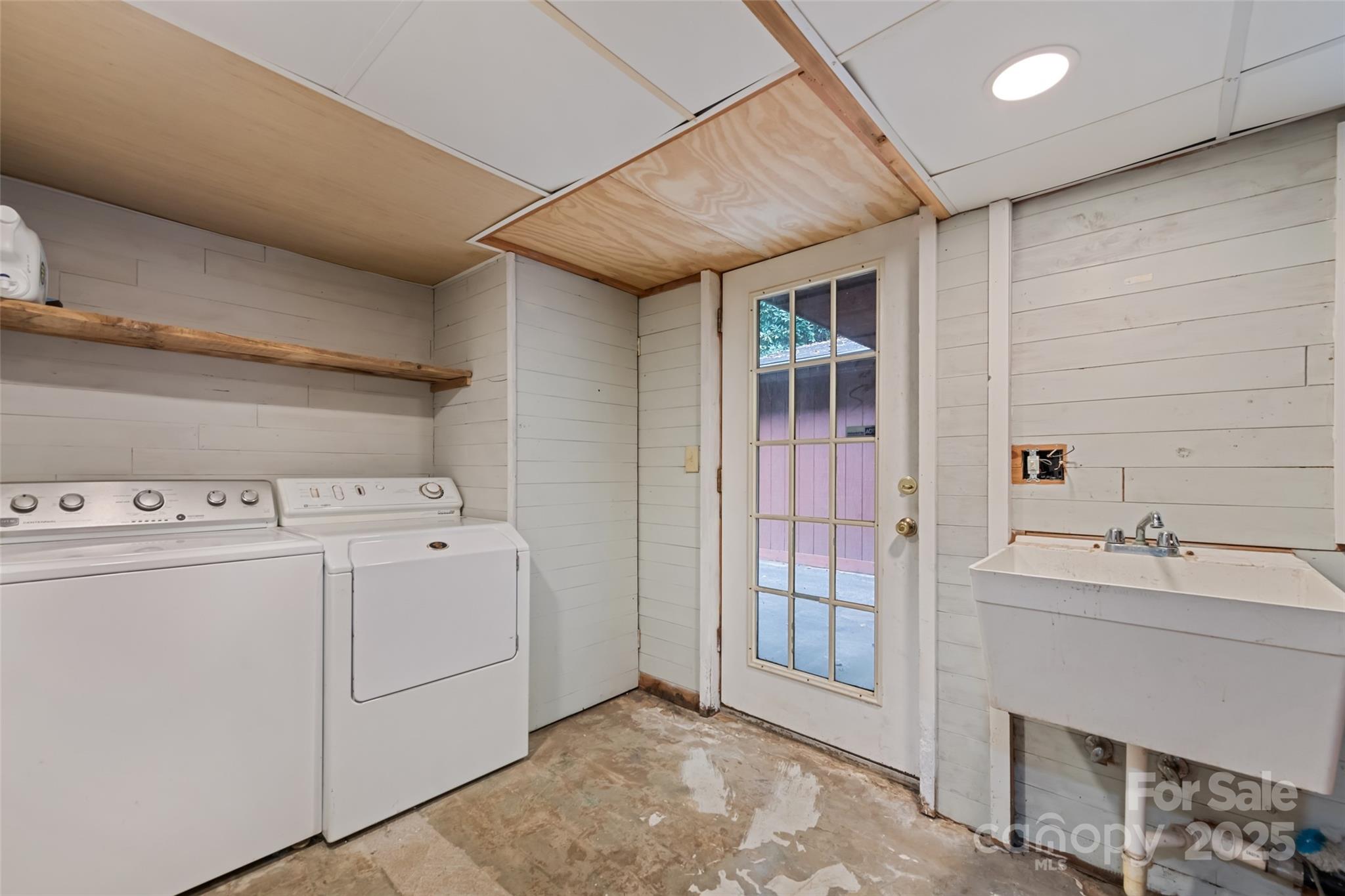 940 Haynes Cove Clyde, NC 28721 - Photo 34 of 48 a utility room with dryer and washer