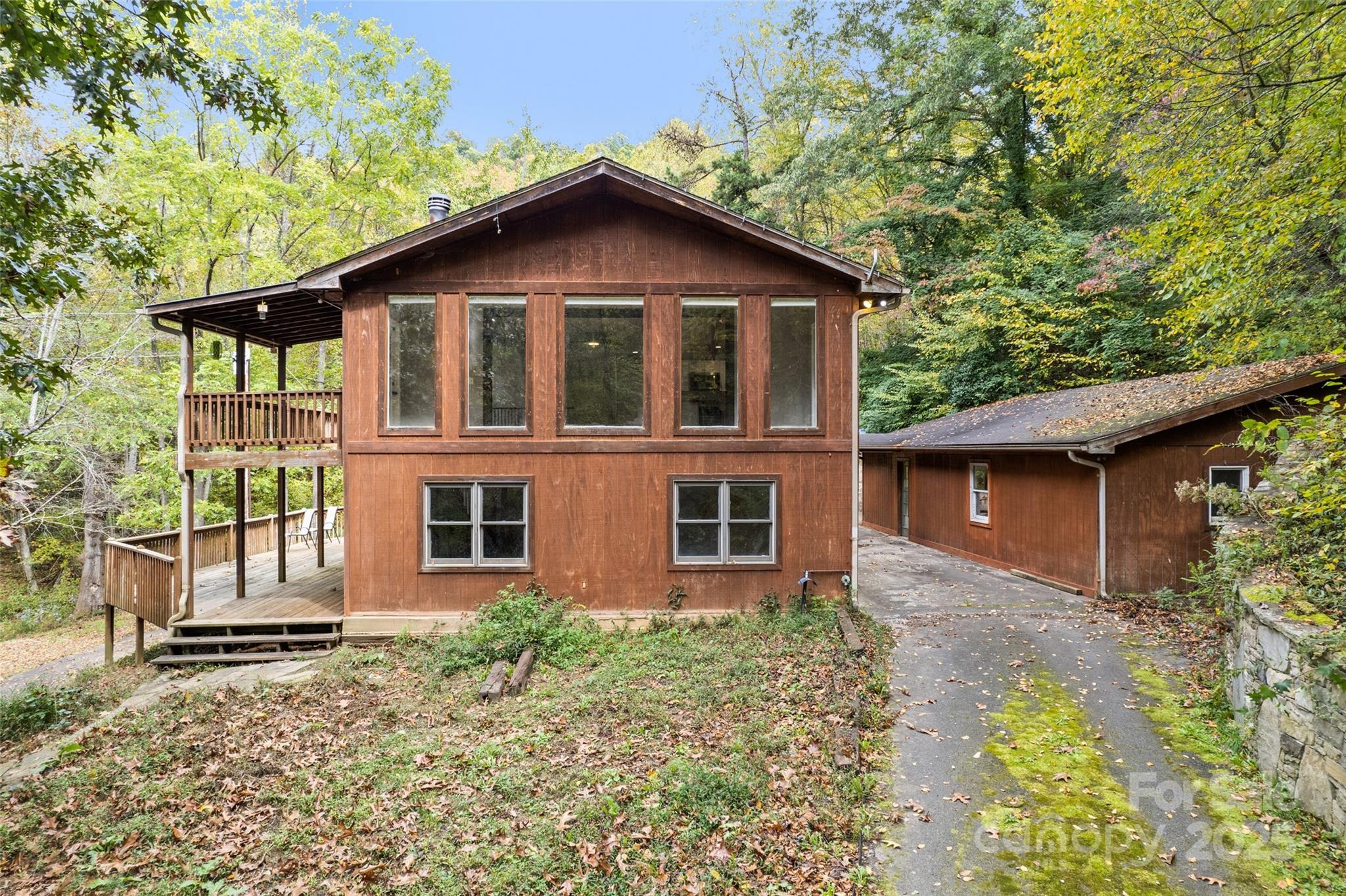 940 Haynes Cove Clyde, NC 28721 - Photo 4 of 48 a front view of a house with garden