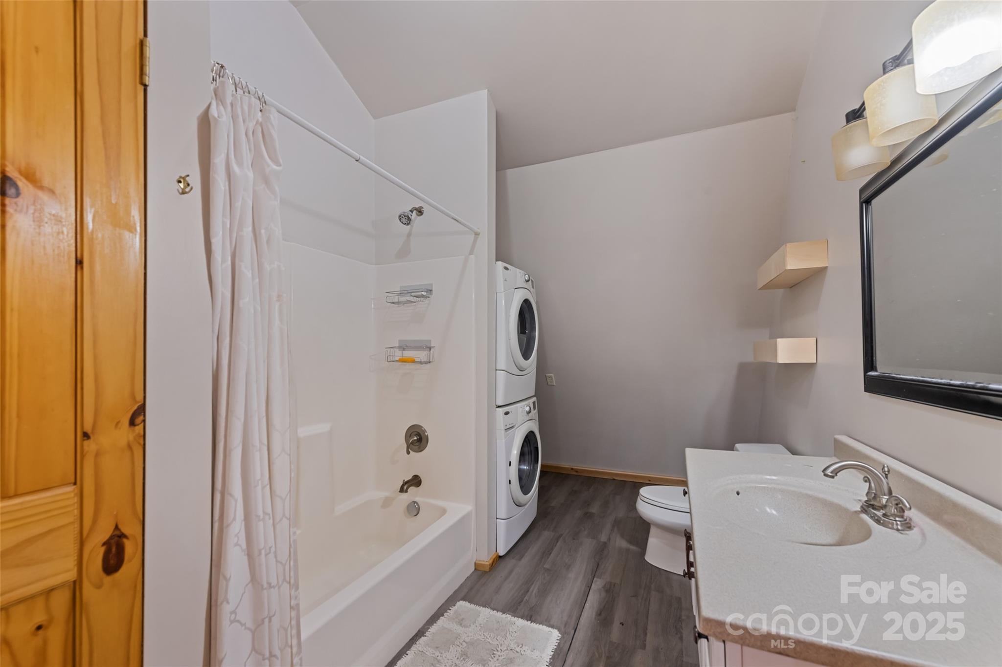 940 Haynes Cove Clyde, NC 28721 - Photo 46 of 48 a bathroom with a tub sink and mirror