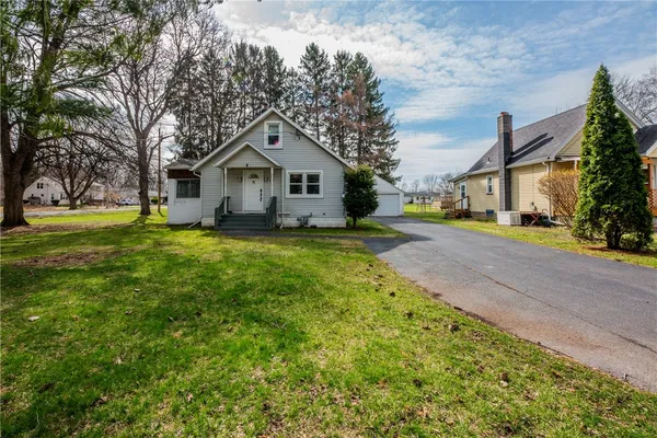 $1,775 | 133 River Meadow Drive, Henrietta, NY 14623