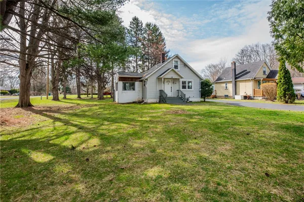 $1,775 | 133 River Meadow Drive, Henrietta, NY 14623