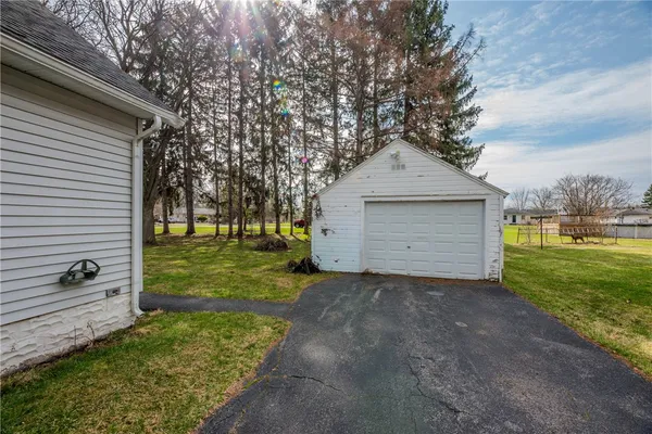 $1,775 | 133 River Meadow Drive, Henrietta, NY 14623