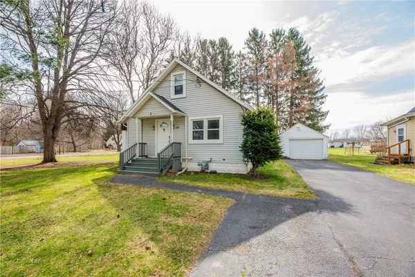 $1,775 | 133 River Meadow Drive, Henrietta, NY 14623