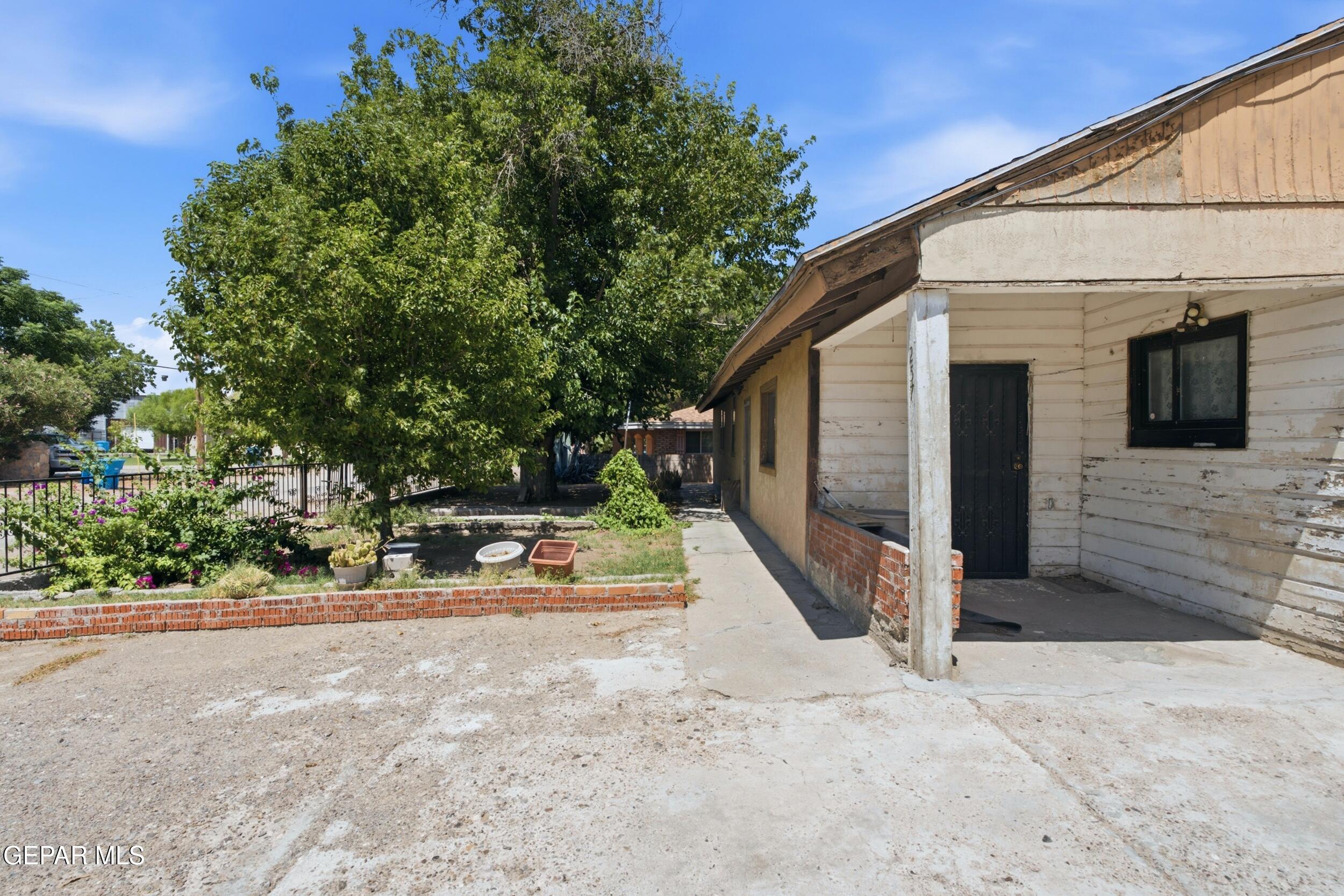 257 San Elizario Road Clint, TX 79836 - Photo 4 of 42 DSC05294