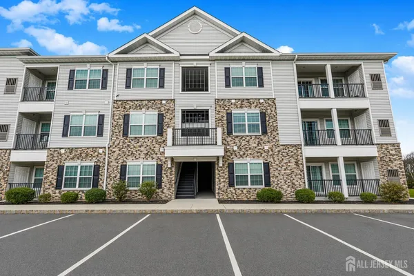 $449,000 | 816 Stiller Lane, Monroe Township, NJ 08831