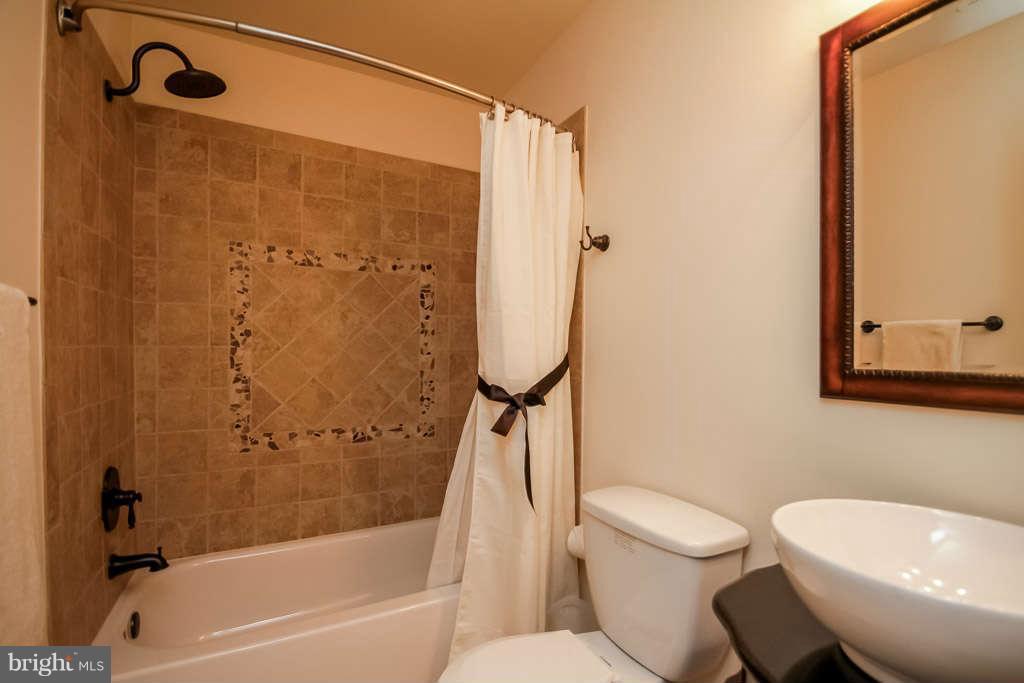 11560 Hemingway Drive Reston, VA 20194 - Photo 22 of 29 a bathroom with a toilet and a shower