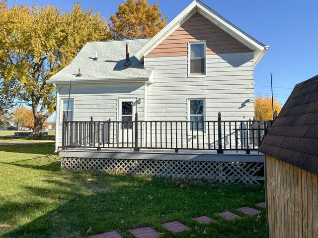 a view of a garden with a tree