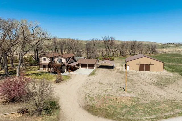 $960,000 | 8498 Cemetery Road, Lingle, WY 82223