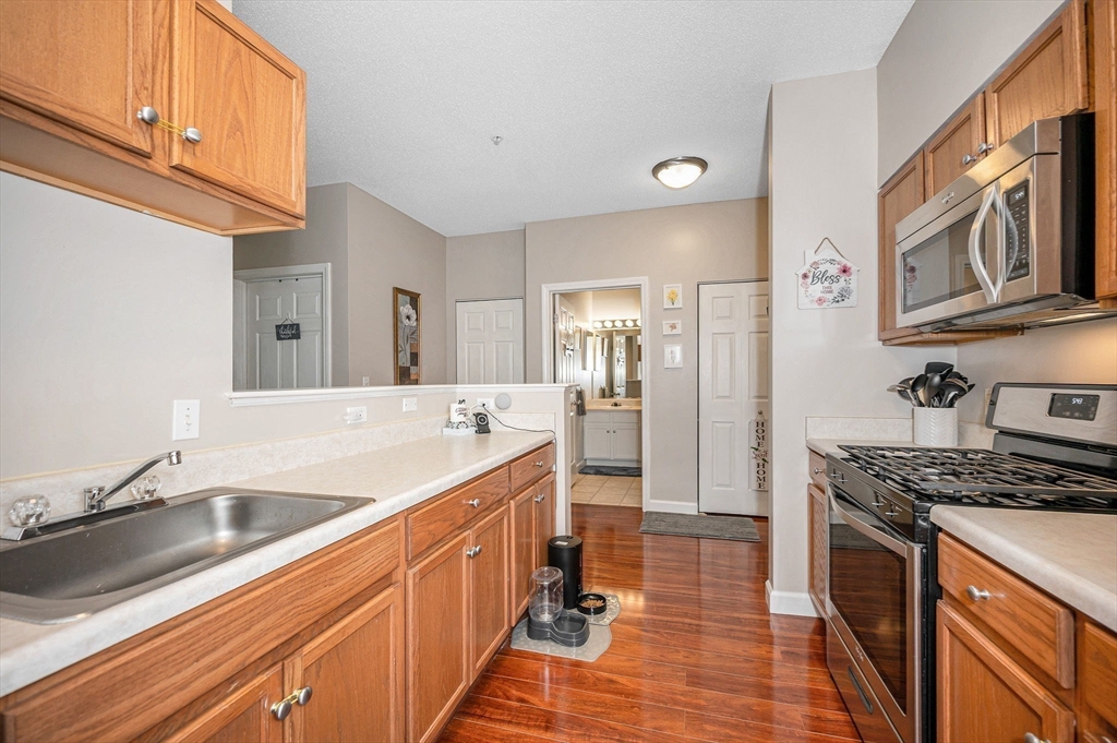 21 Hampshire Road, Unit 215 Methuen, MA 01844 - Photo 11 of 36