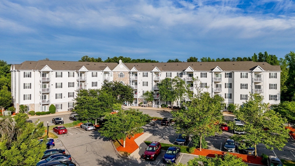 21 Hampshire Road, Unit 215 Methuen, MA 01844 - Photo 4 of 36