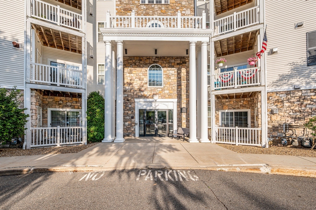 21 Hampshire Road, Unit 215 Methuen, MA 01844 - Photo 6 of 36