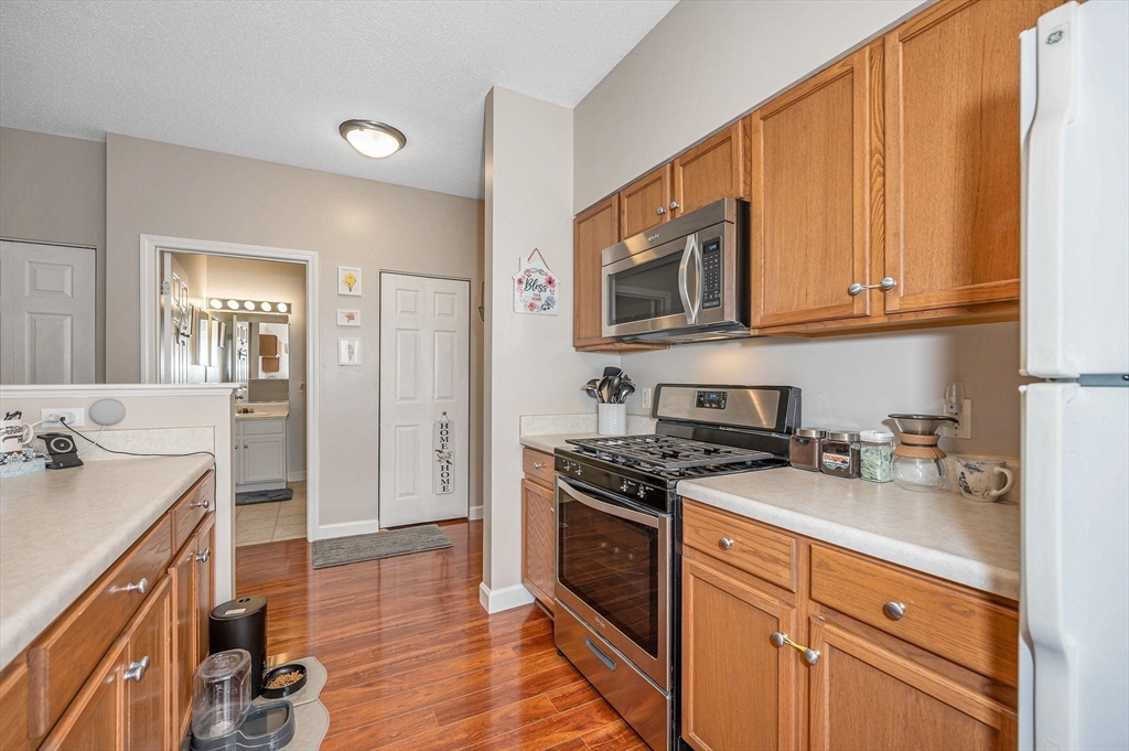 21 Hampshire Road, Unit 215 Methuen, MA 01844 - Photo 10 of 36