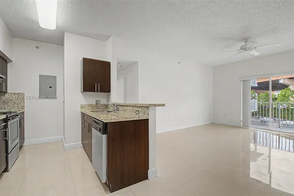 $1,900 | 7000 Southwest 80th Street, Unit 201, Miami, FL 33143