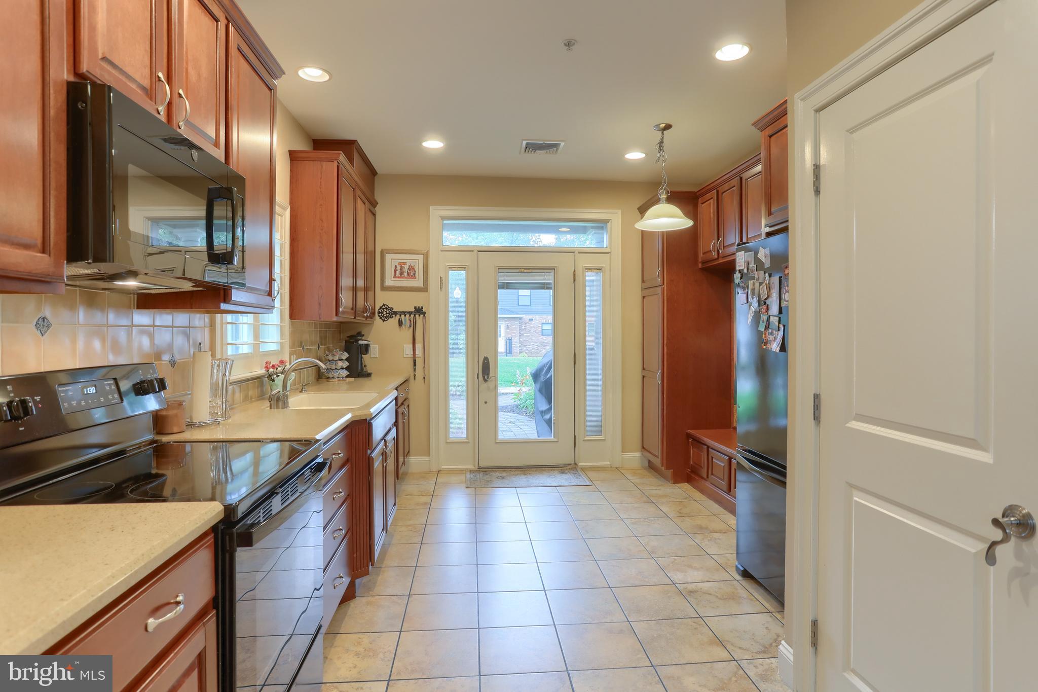 162 High Pointe Drive Hummelstown, PA 17036 - Photo 8 of 38 a kitchen with a sink stove and cabinets