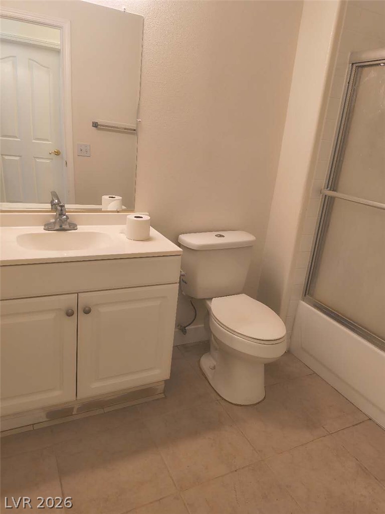 9725 Pima Point Avenue Las Vegas, NV 89147 - Photo 27 of 35 A well-appointed bathroom offers convenience and essential fixtures.